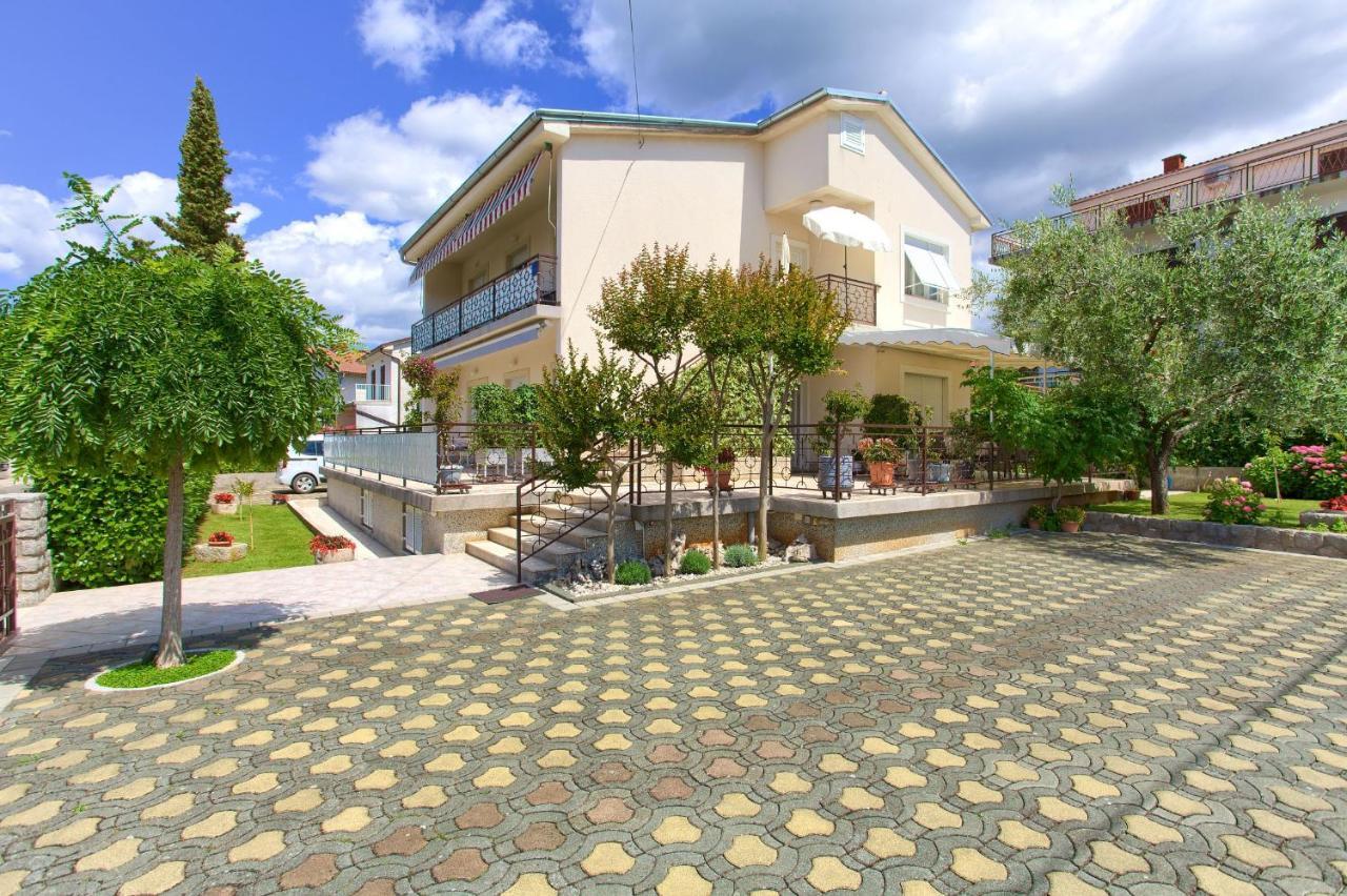 Jele Apartment *
