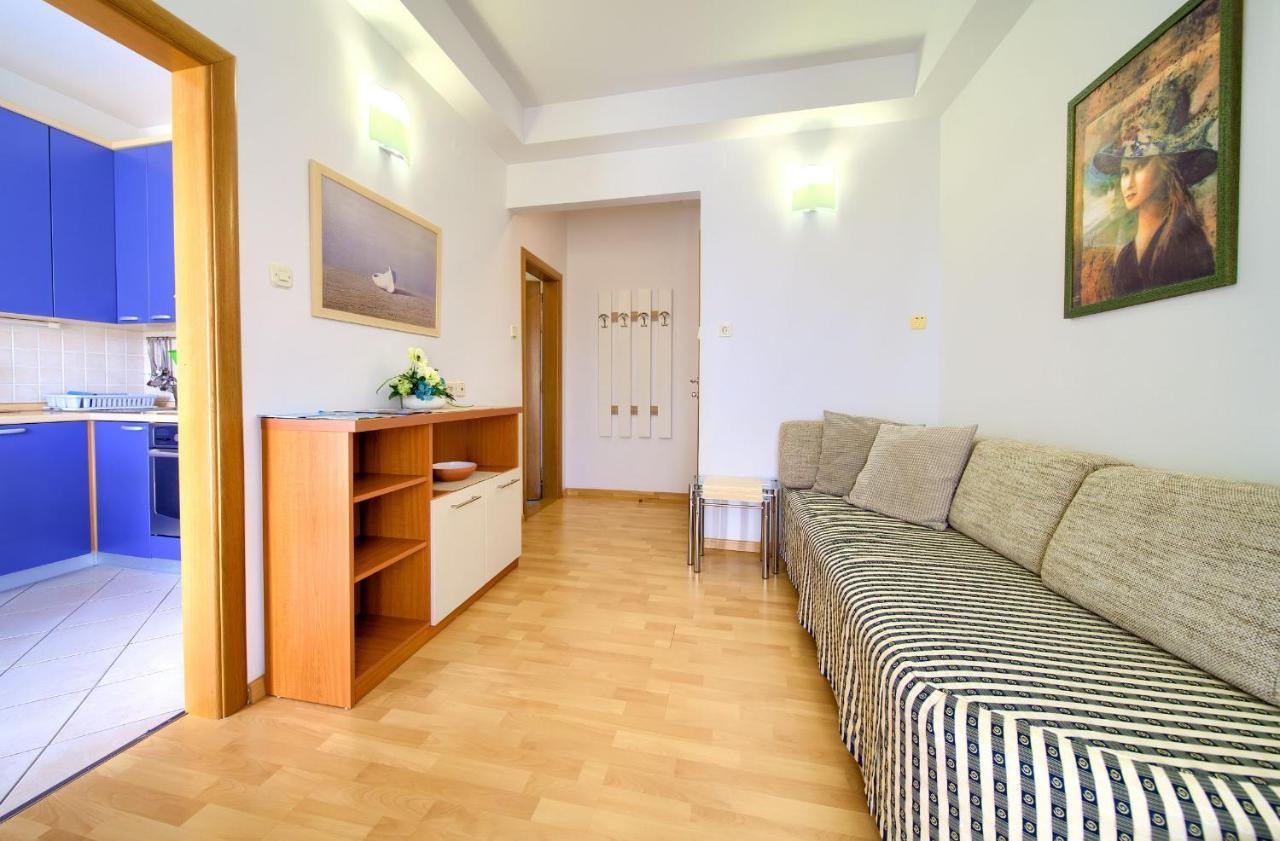 Apartment Jele Malinska