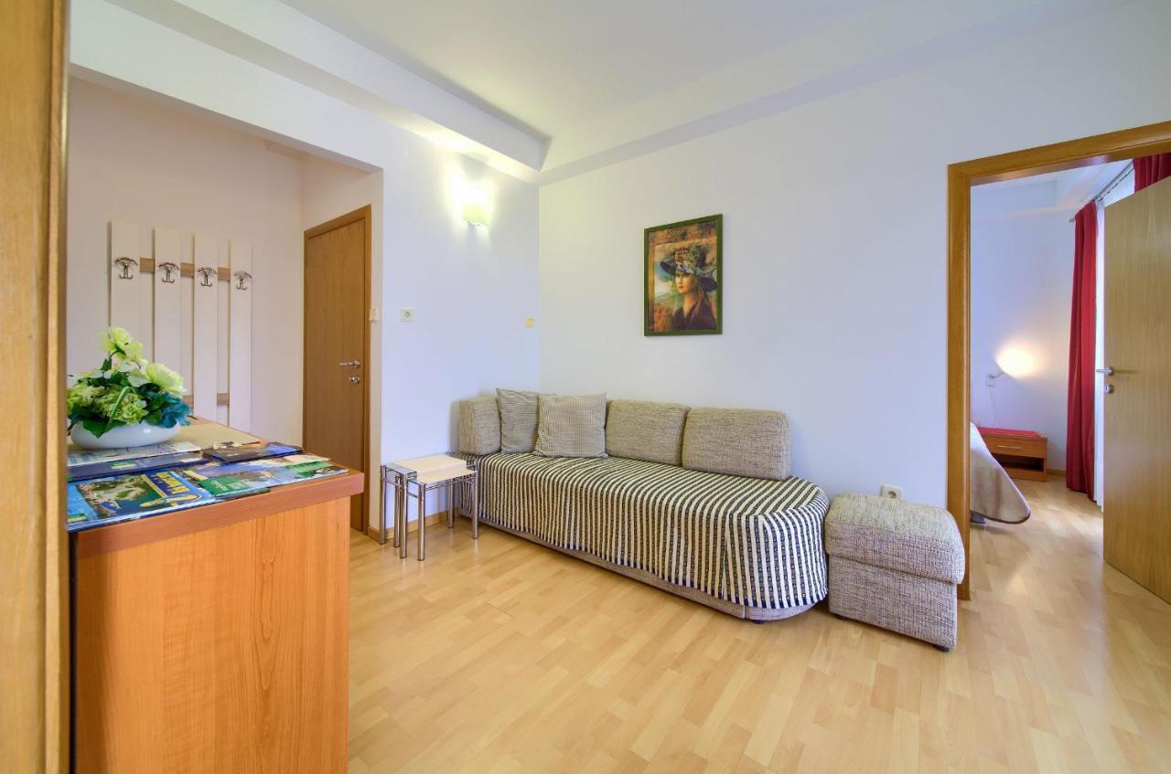 Jele Apartment *