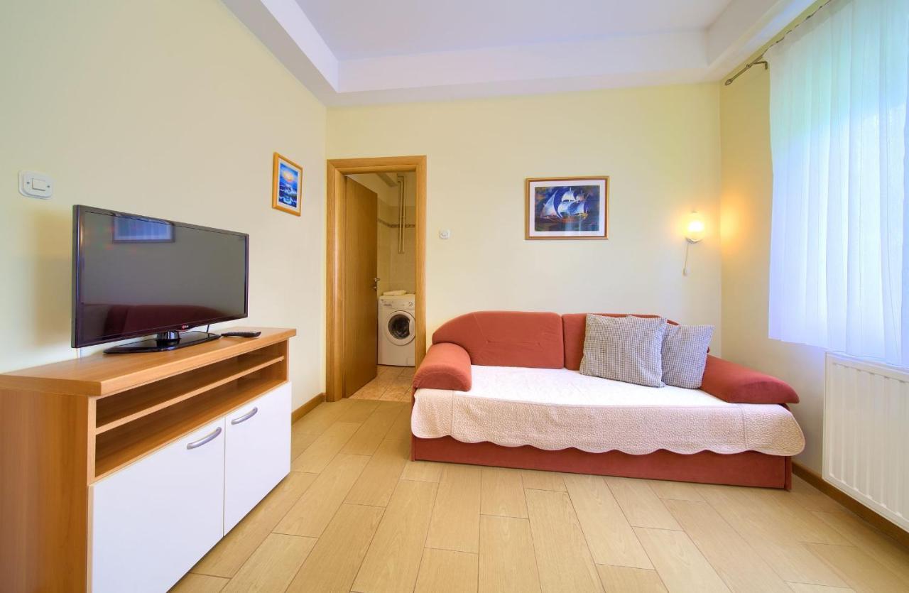 Jele Apartment *
